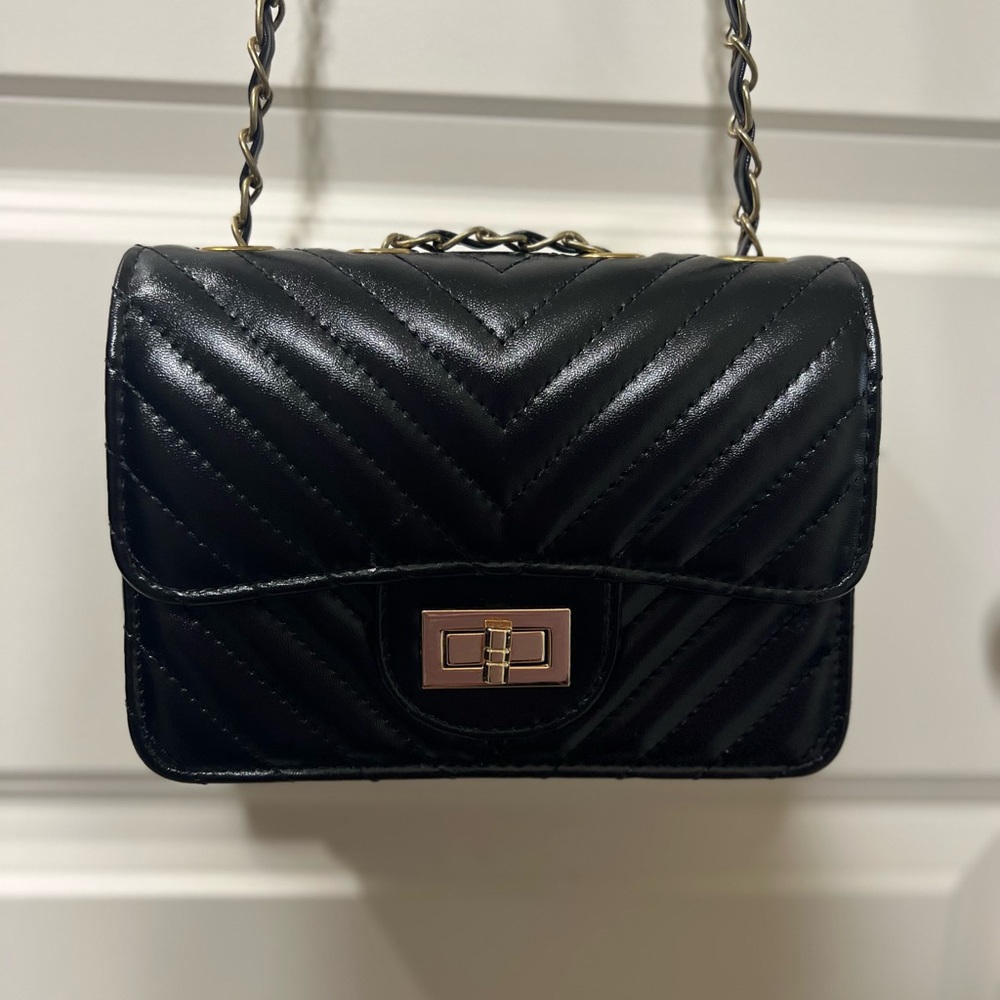 Elegant Black Quilted Shoulder Bag
